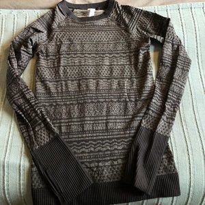 Lululemon- EUC- Grey and Black Long-Sleeve
